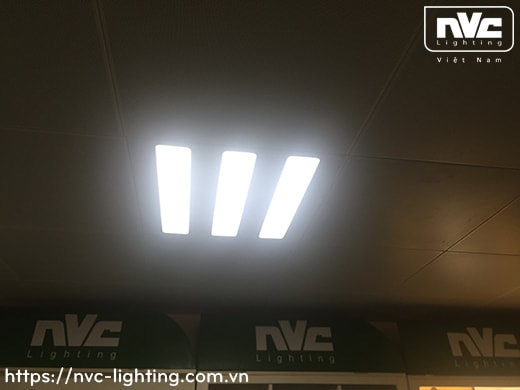 NLED401*C – Đèn LED panel mỏng, mặt phẳng 3 bóng, góc chiếu 90°, khung thép tổng hợp, sơn tĩnh điện chống gỉ, lắp âm hoặc nổi