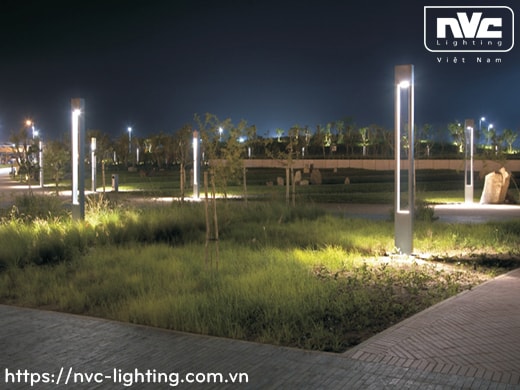 NG303 NGM303 IP55 - Đèn cột sân vườn chiếu cây cao 3m, dùng bóng metal chân cắm/đui gài 70W/150W, thân hợp kim nhôm đúc cao cấp phủ sơn tĩnh điện chống ăn mòn, ánh sáng phát ra từ đỉnh đèn với độ phản xạ cao
