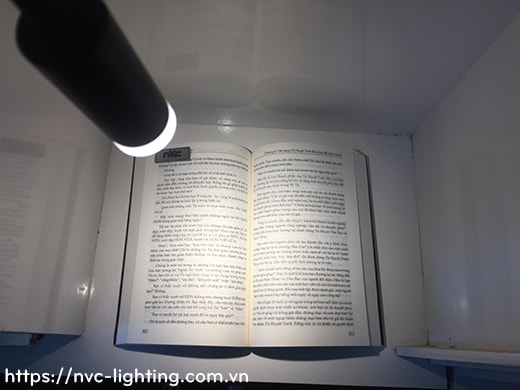 so sánh hiệu quả ánh sáng đèn đọc sách